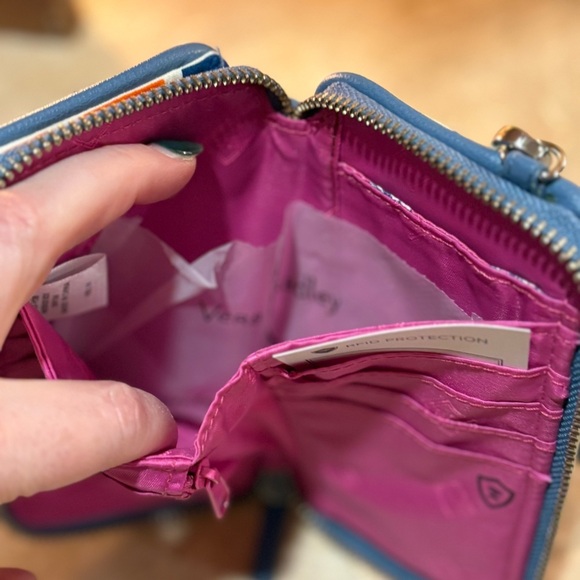 Vera Bradley RFID Smartphone Wristlet Wallet Geo Medallions NWT - Picture 9 of 14